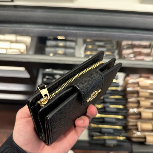 NWT Coach Medium Corner Zip Wallet Black / Gold - Picture 4 of 12